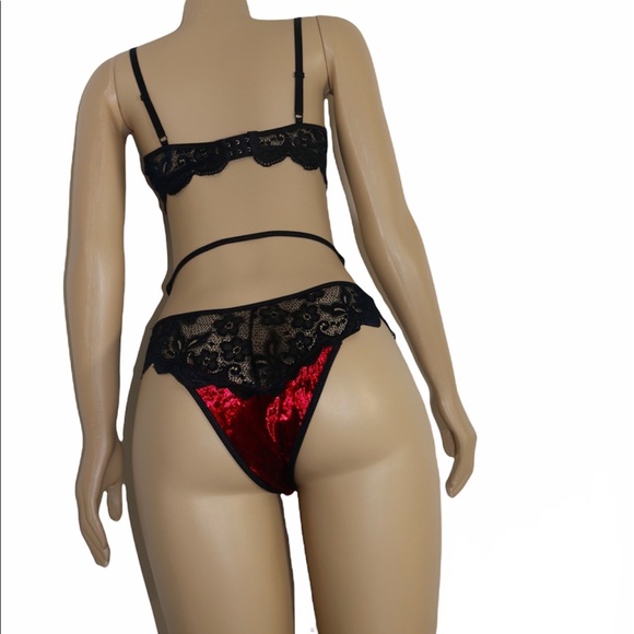 Laced Crushed Velvet Lingerie Set - Picture 3 of 5
